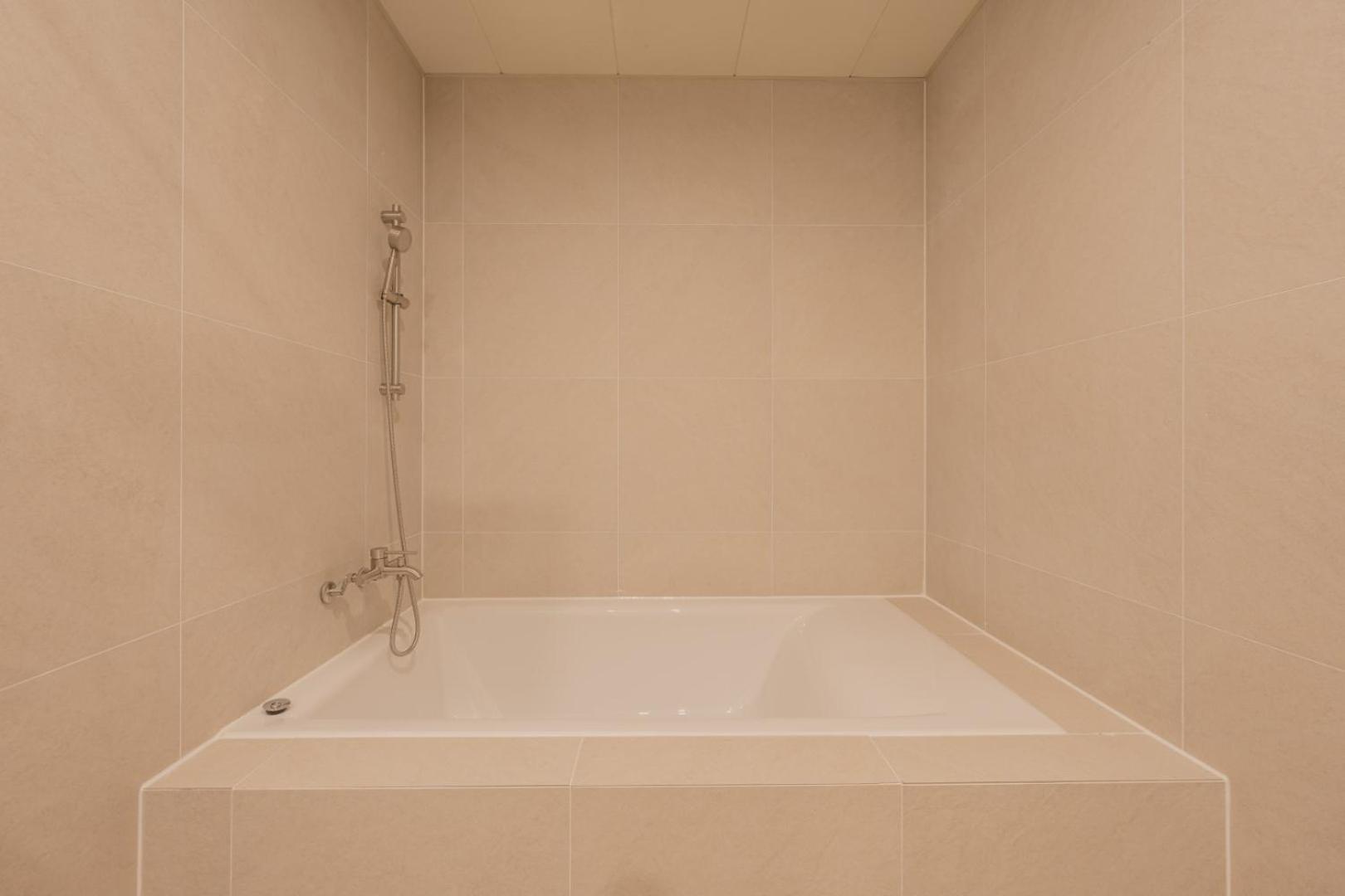 H-Avenue Hotel Munhyeon Пусан Екстериор снимка